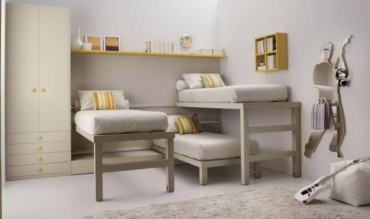 chambre 3 enfants lits superposés installés rails