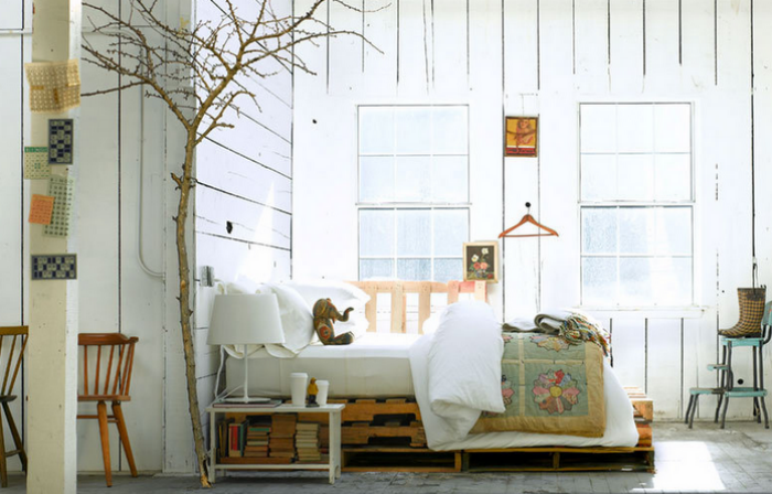 chambre-enfant-esprit-cottage-chic-lit-meubles-palettes-bois