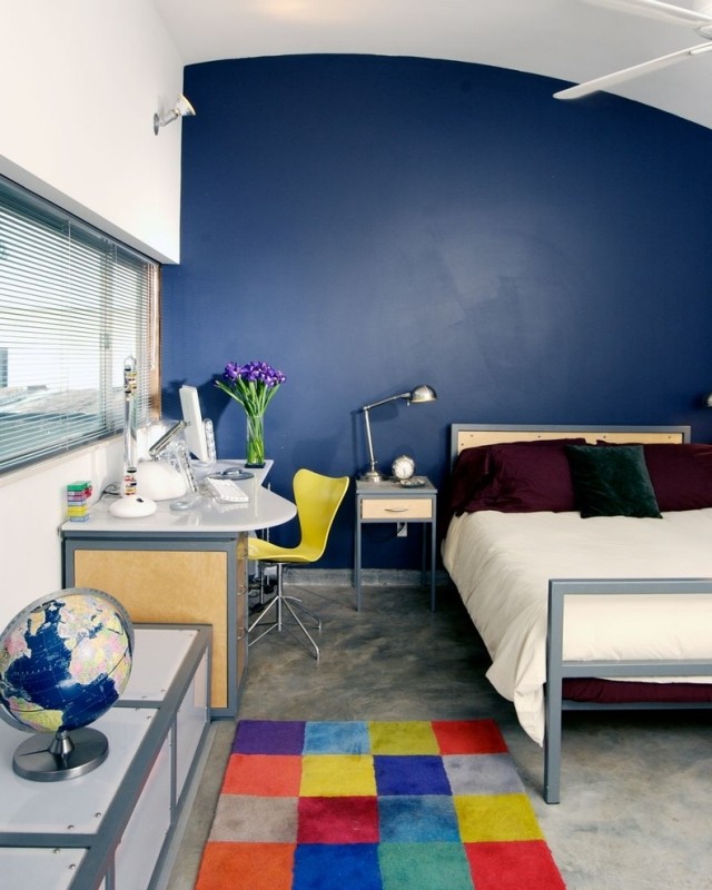 chambre-enfant-garcon-grand-lit-bureau-peinture-murale-bleue