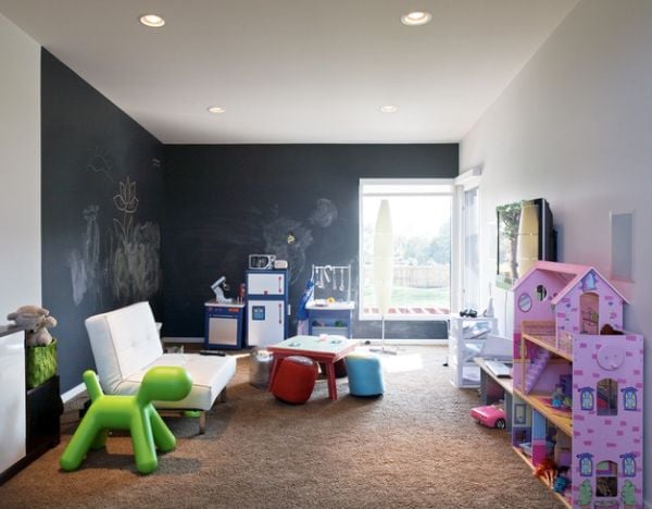 chambre-enfant-peinture-ardoise-coin-jeu-maisonnette-spots-encastres-fauteuils-peinture-murale-blanche