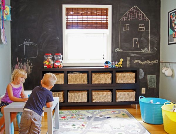chambre-enfant-peinture-ardoise-panier-rangement-tapis-table-basse-tableau