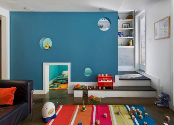 chambre-enfant-peinture-murale-bleu-tapis-canape-droit-piano-etageres-rangement