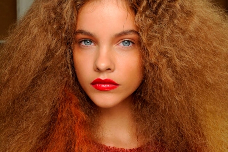 Coiffure des années 80 : la coiffure disco en 50 idées party look
