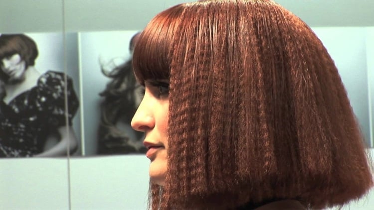 coiffure-annees-80-coupe-carrée-gaufrée-frange coiffure des années 80