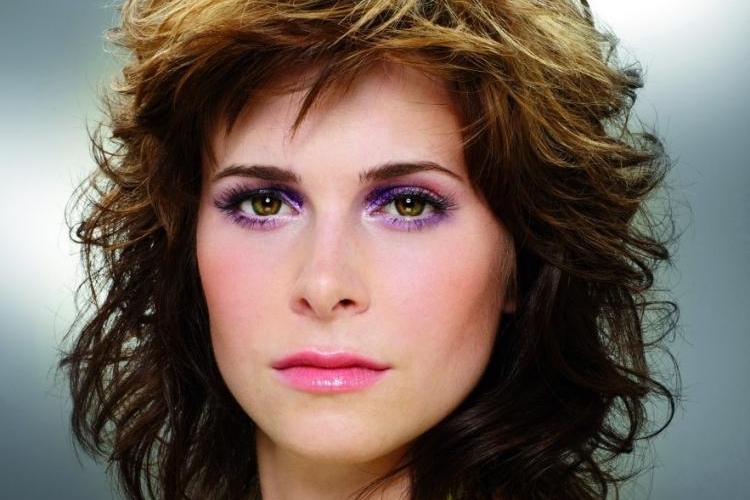 Coiffure des années 80 : la coiffure disco en 50 idées party look