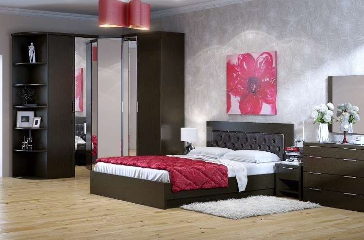 couleur-wengé-lit-bas-armoire-assortie-dressing-tableau-lampe-plafond-rouge