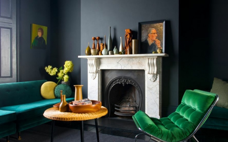 couleurs-neutres-peinture-murale-charbon-canapé-turquoise-fauteuil-vert couleurs neutres