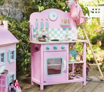 cuisine-enfant-bois-cuisiniere-etageres-rangement-dosseret