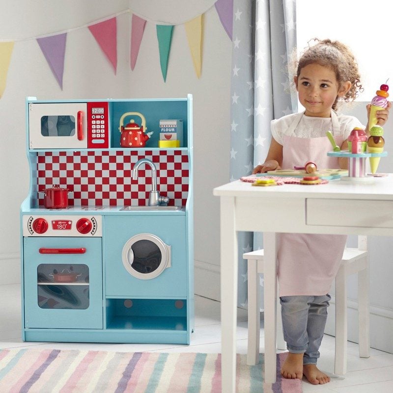 cuisine-enfant-bois-machine-laver-cuisiniere-table-manger-rectangulaire-blanche