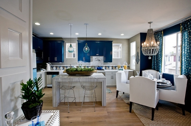 cuisine-salle-manger-classiques-décoration-intérieur-bleu-blanc