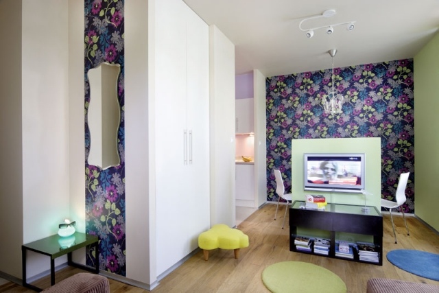 déco chambre ado papier-peint-motif-floral-chaise-meuble-tete