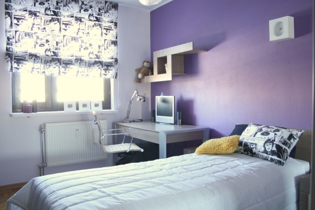 deco-chambre-ado-peinture-murale-violette-coussins-table-chaise