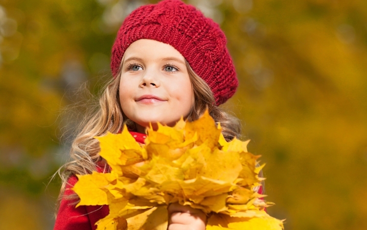 deco-fenetre-feuilles-automnales-bricolage-enfant