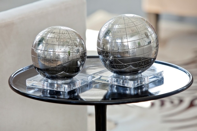 deco-interieur-globe-terrestre-métallique-objet-déco-table-basse-ronde déco intérieur