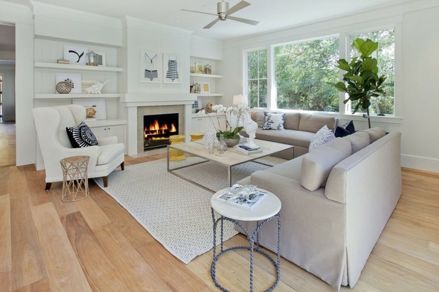 deco-interieur-style-classique-moderne-cheminée-accessoies-style-marin-tapis-blanc-losanges