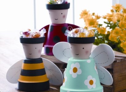 deco-jardin-pots-en-terre-cuite-papillons-fleurs