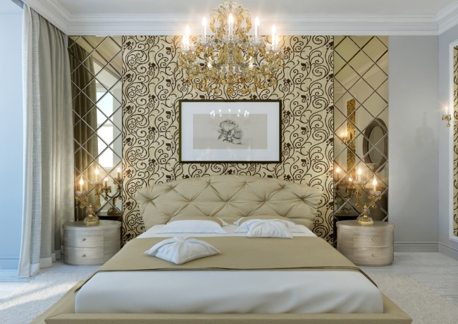 deco-murale-chambre-papier-peint-beige-motifs-arabesques-tête-lit-capitonnée-lustre-vintage