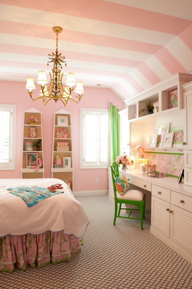 deco-plafond-chambre-enfant-rayures-roses-blanches-bureau-chaise