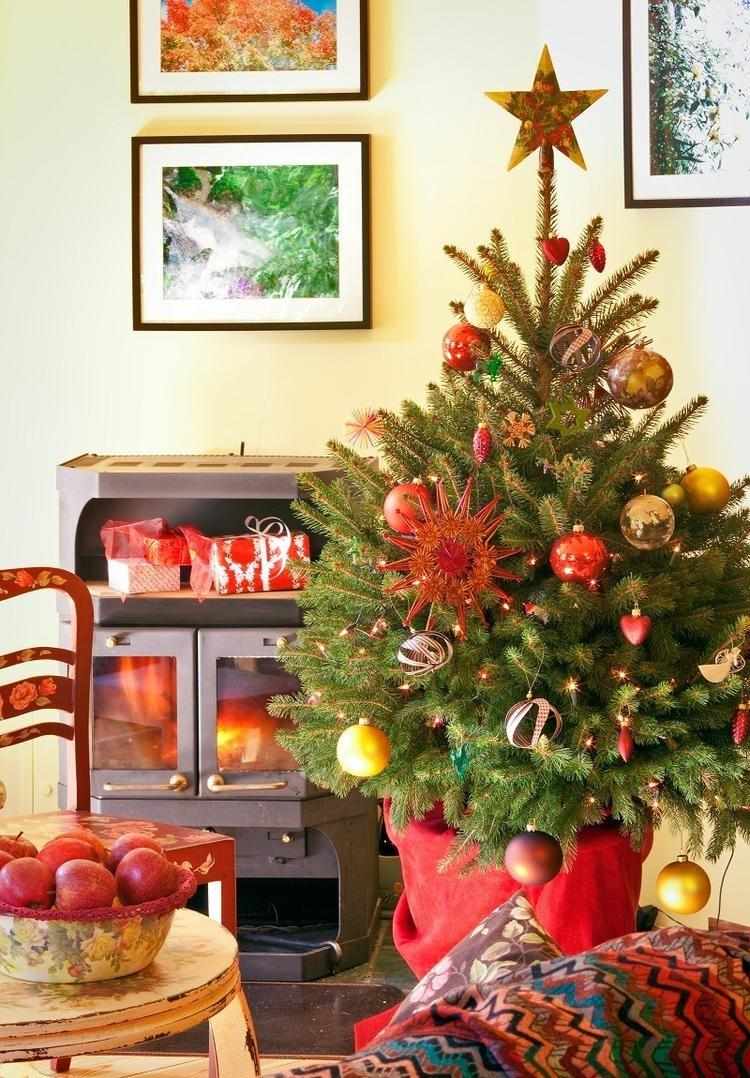 decoration-Noel-interieur-sapin-noel-pot-boules-Noel-or-rouge-étoile