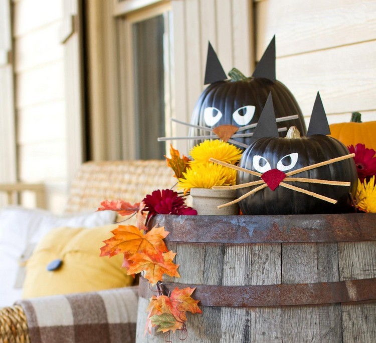 decoration-citrouille-automne-citrouilles-chats-noirs-moustaches-fleurs-jaunes décoration citrouille