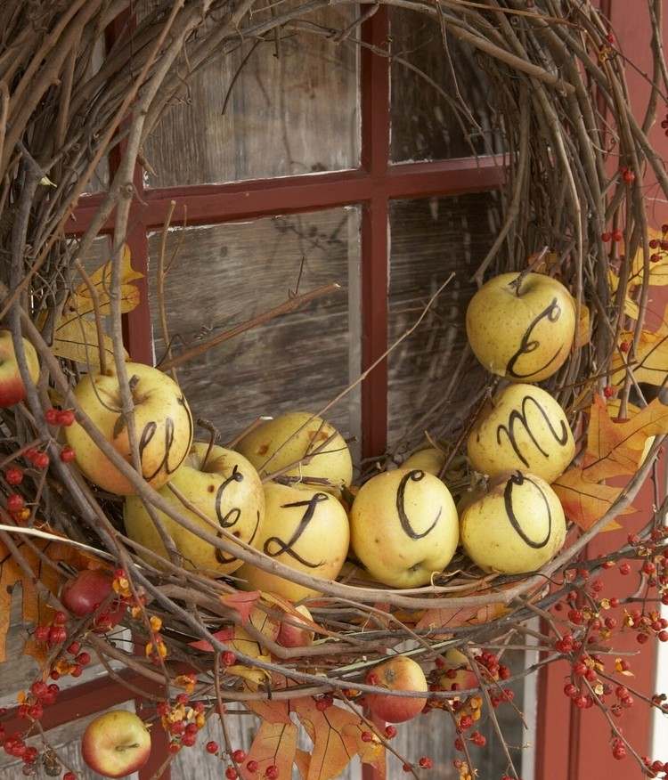 decoration-naturelle-automnale-couronne-porte-brindilles-pommes-jaunes-feuilles décoration naturelle 