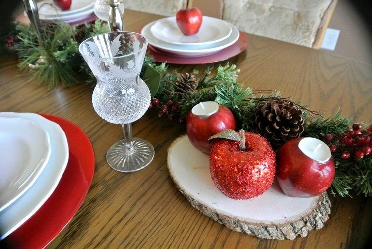 decoration-naturelle-automne-hiver-pommes-rouges-porte-bougie-pomme-pailletée-guilande-pin-pommes-pin