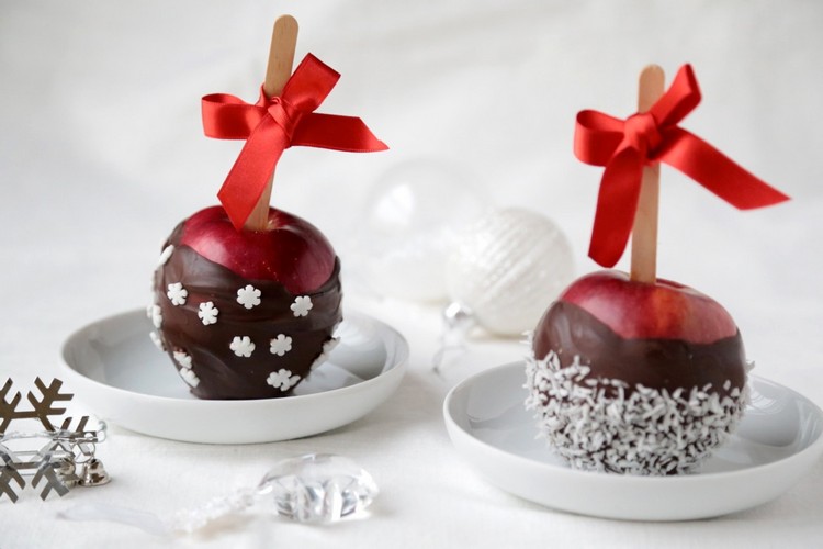 decoration-naturelle-hiver-pommes-chocolat-noix-coco-râpée