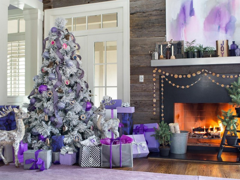 decorations-Noel-argent-arbre-Noel-neige-artificielle-boules-pourpres-argent-guirlande-cheminée