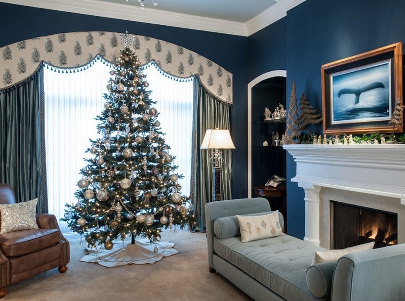 decorations-Noel-argent-arbre-noel-ornements-guirlandes-argent-manteau-cheminée-figurines