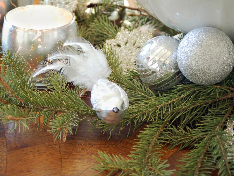 decorations-Noel-argent-boules-sapin-Noel-oiseau-couleur-argent