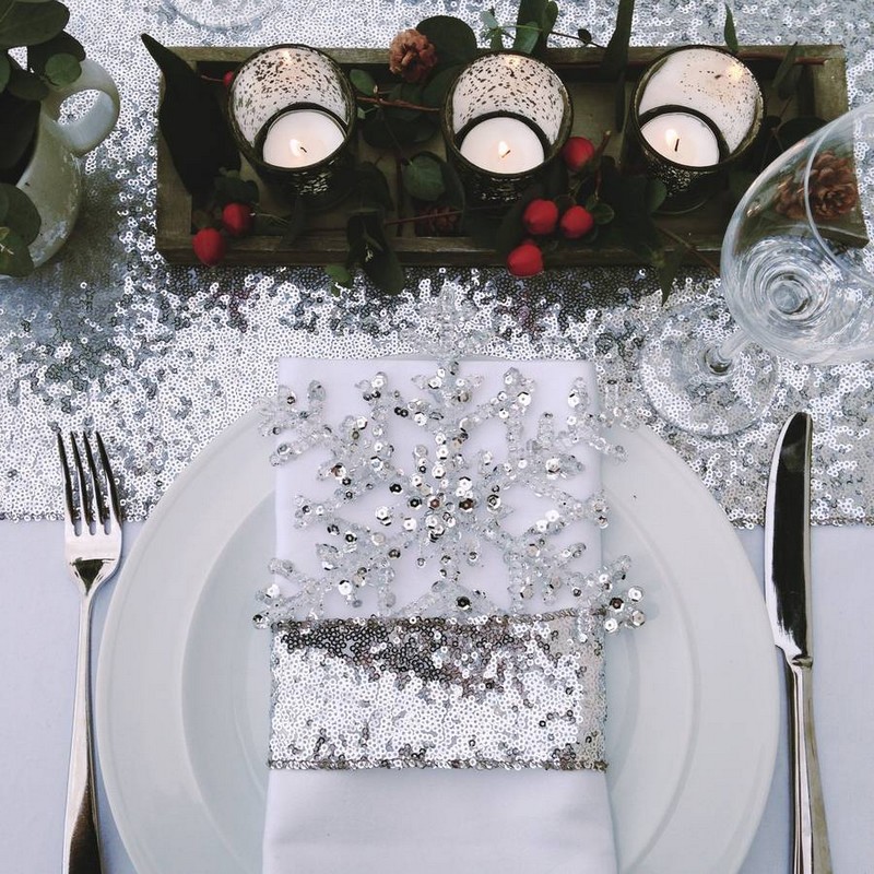 decorations-Noel-argent-déco-table-serviette-blanche-flocon-neige-paillettes-argent