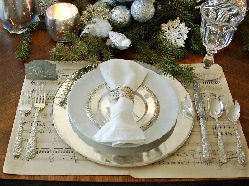 decorations-Noel-argent-ornements-boules-oiseau-vaisselle-couleur-argent