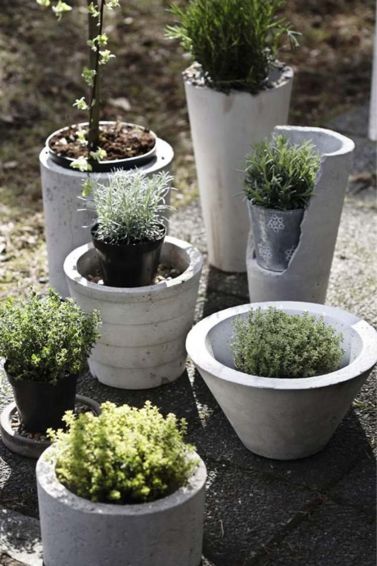 déco-jardin-béton-pot-fleur-béton-forme-cylindrique déco de jardin