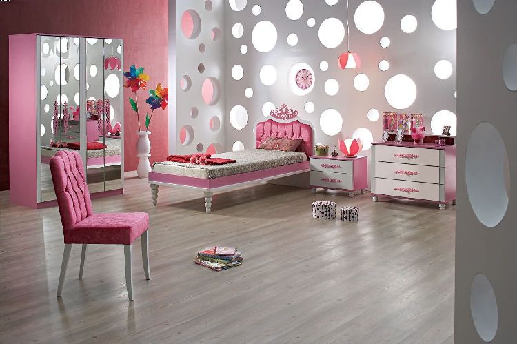 déco-murale-parquet-chambre-fille-chaise-rose-mur
