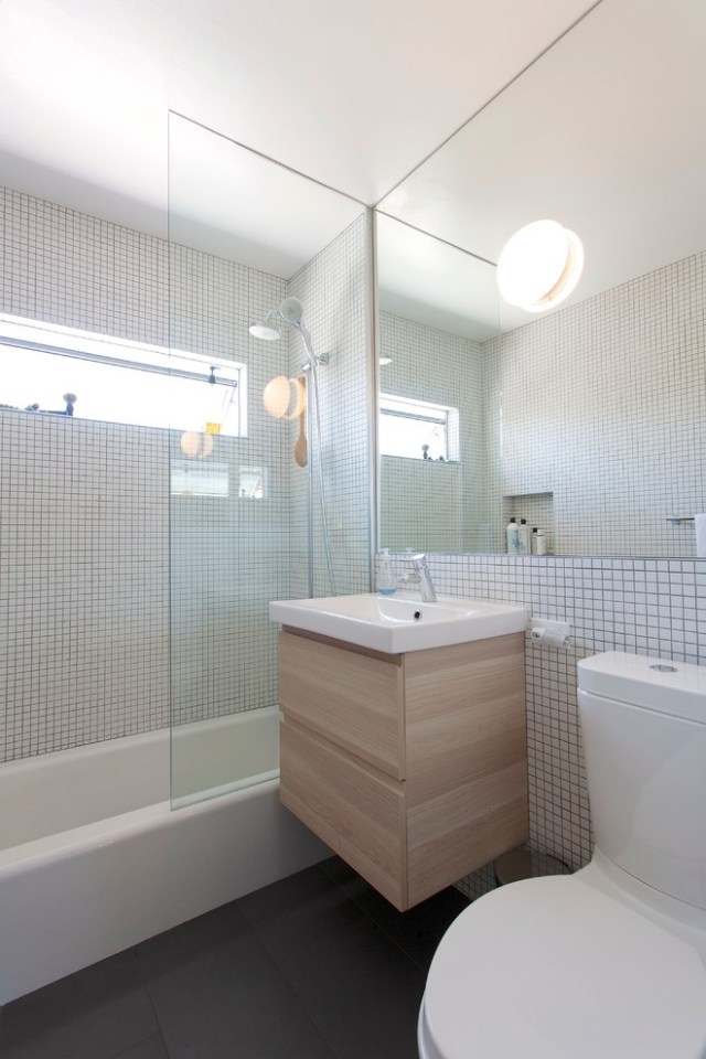 déco-scandinave salle bains murs mosaique blanche baignoire douche