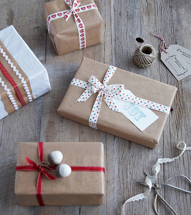 déco-scandinave-sapin-Noël-bois-idées-emballage-cadeaux