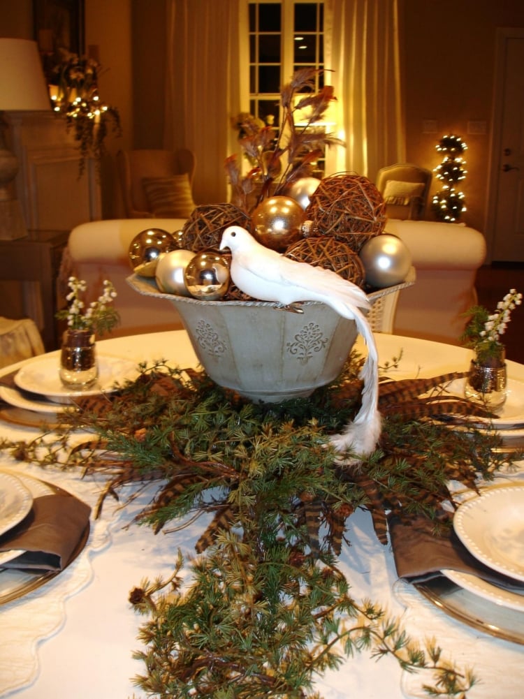 déco-table-Noël-argent-vert-bol-vintage-colombe-blanche
