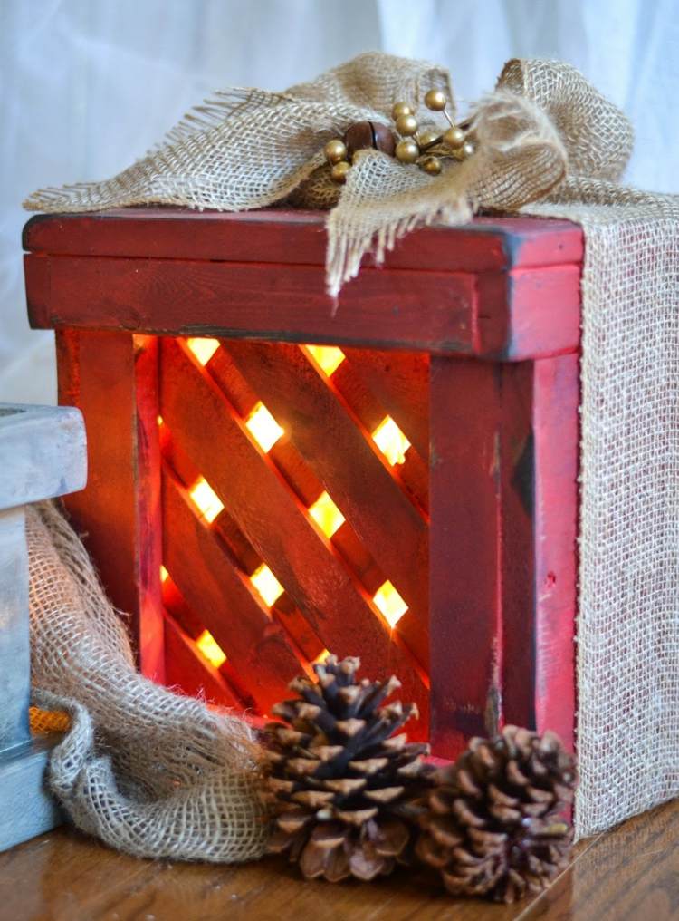 décoration de Noël cadeau-lanterne-bois-ruban-toile-jute