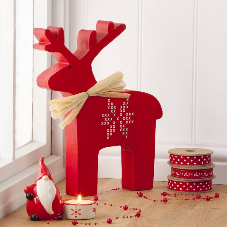 décoration Noël style scandinave cerf bois peint rouge