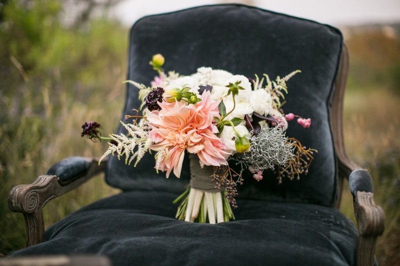 décoration de mariage –automne-bouquet-mariée-renoncules-pivoines