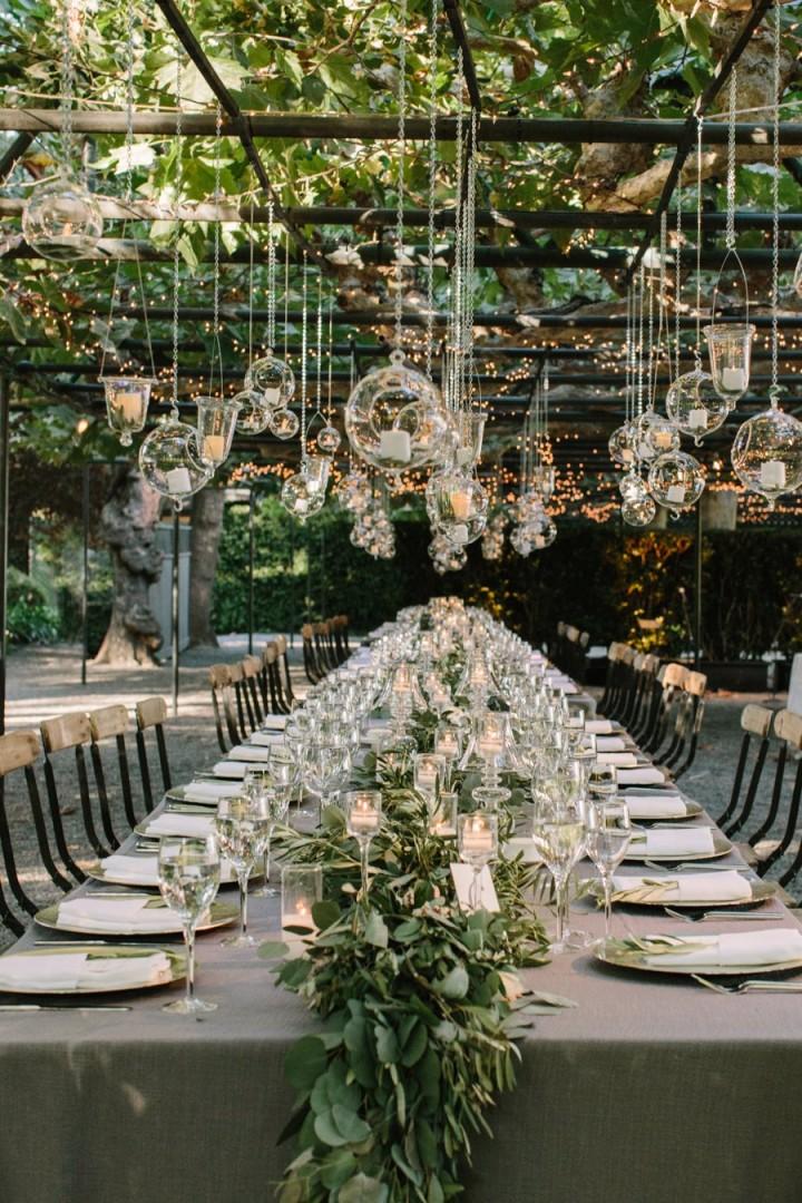 décoration-dessus table bougies blanches organisation-mariage plein air