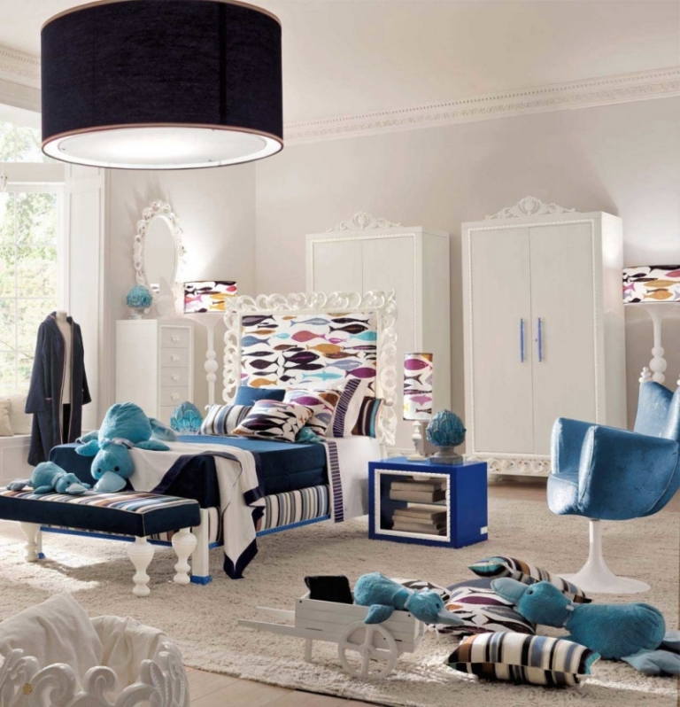 décoration-intérieur-chambre-fille-meubles-blancs-accents-bleus