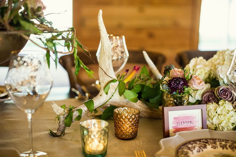 décoration de mariage automne vintage-fleurs-bois-cerf-bougeoir
