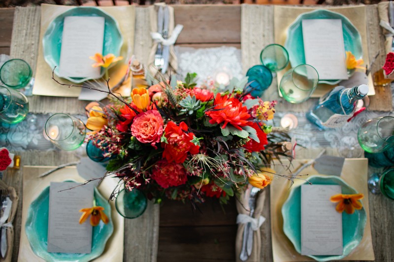 décoration-mariage-fleurs-automnales-service-turquoise