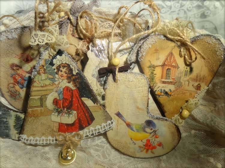 décoration-noël-originale-bois-massif-romantique-coeurs-cloches
