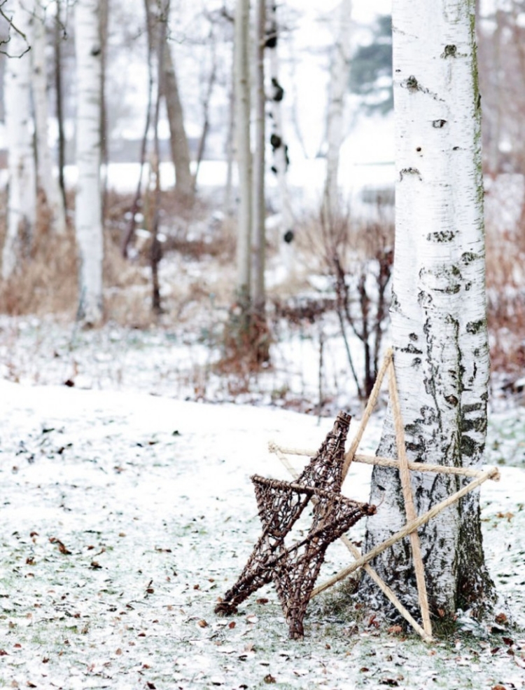 décoration-scandinave Noël jardin étoiles bâtons bois