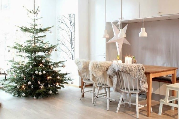 décoration-scandinave-touches-rustiques-salle-manger-sapin-Noël