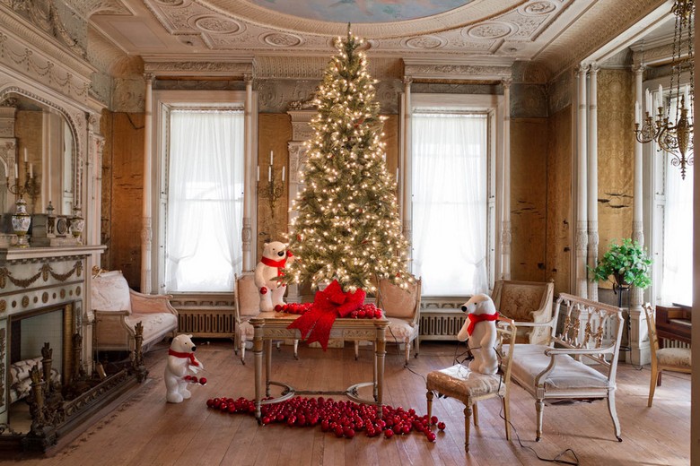 décorations Noël moderne ours blancs boules rouges fond classique