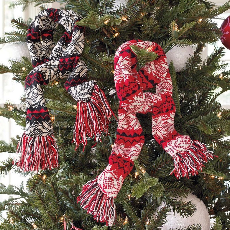 décorations Noël originales écharpes tricot rouge bleu blanc