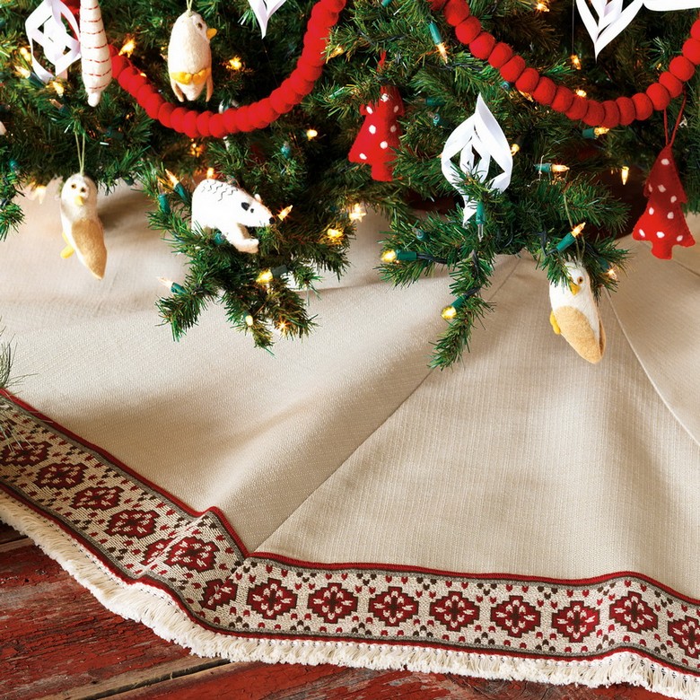 décorations Noël traditionnelles ornements feutrine nappe éthno